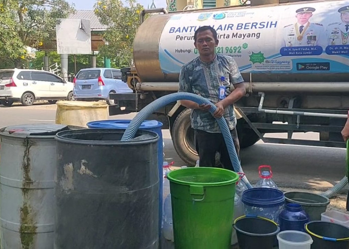 Alami Kekeringan, PDAM Salurkan Air Bersih Ke Seberang