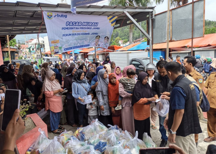 Pemerintah dan Perum Bulog Kanwil Jambi Gelar Pasar Murah untuk Masyarakat Kota Sungai Penuh   ?