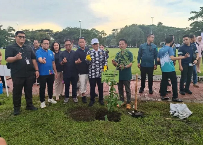 Tanam Pohon Kenanga Pada Rangkaian APEKSI, Wali Kota Maulana Tekankan Sebagai Upaya Menciptakan “Kota Tangguh”