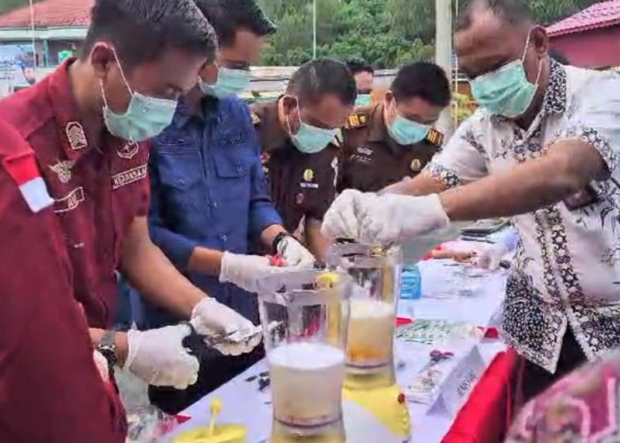 Kejari Blender 82,39  Gram Sabu Pada Pemusnahan Barang Bukti 19 Perkara