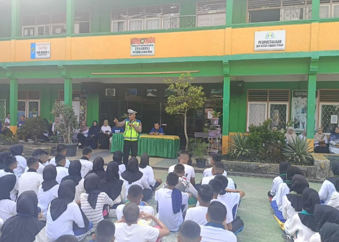 Moment MPLS SMA Negeri 4 Sungai penuh, Satlantas Polres Kerinci Edukasi Soal Aturan Berlalulintas 