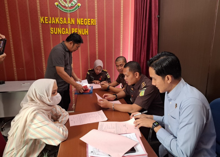 Tersangka Pencatatan Palsu Bank Jambi Diserahkan Ke Kejari Sungai Penuh 