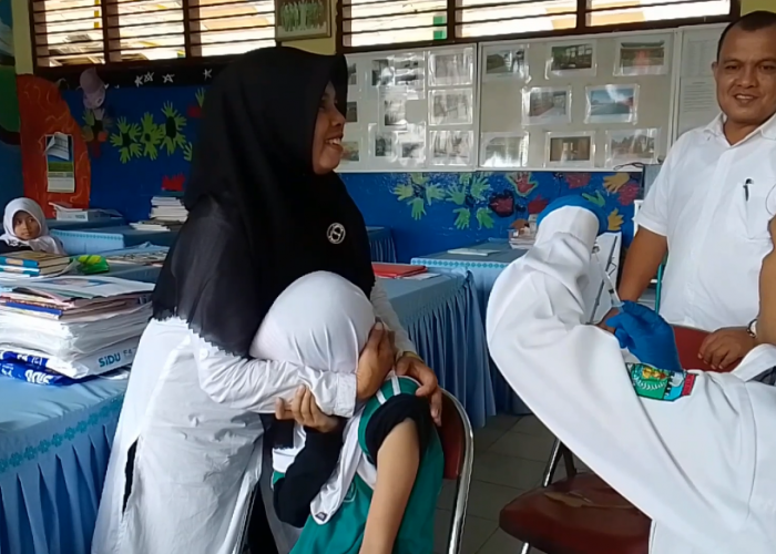 Cegah Kanker Serviks, Ribuan Siswi SD di Tebo Telah Disuntik Vaksin