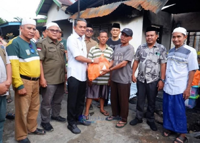 Gerak Cepat! Junaidi H Mahir Turun Serahkan Bantuan Darurat untuk Korban Kebakaran di Jaluko