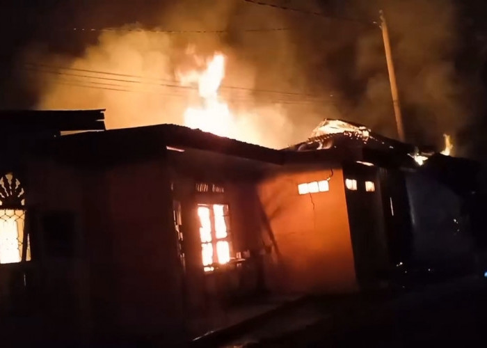 Rumah Milik Pensiunan Guru di Merangin Ludes Terbakar