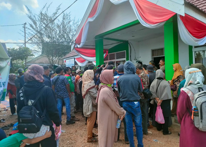 Ratusan Buruh PT.SJL Duduki Halaman Kantor Disnakerin Batanghari