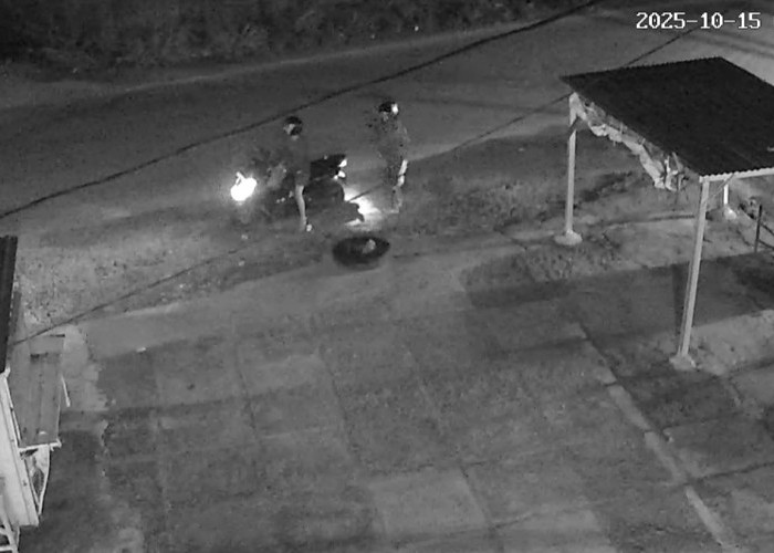 Pencurian Besi Meja Terekam Cctv di Kasang Pudak