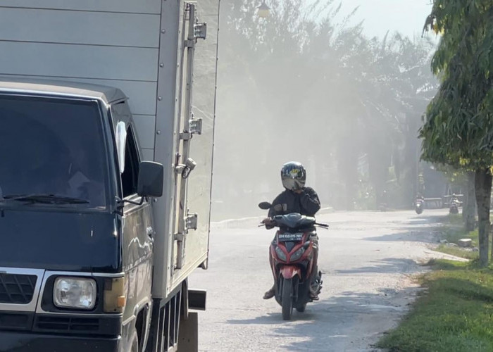 Akses Ruas Jalan Perkantoran di Batang Hari Rusak, Warga dan Pelaku Usaha Terdampak Debu