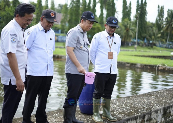 Tinjau BPBAT Sungai Gelam, Bupati Muaro Jambi Bidik Perikanan Jadi Mesin Ekonomi Warga