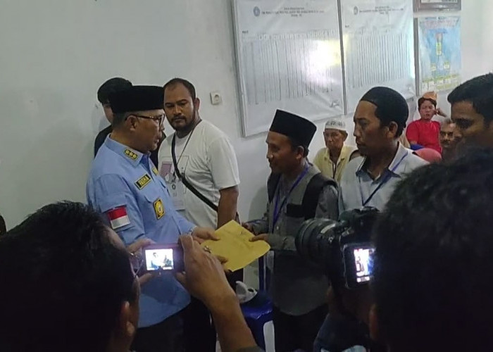 Fasha Serahkan Bantuan Uang Tunai Untuk Korban Kebakaran