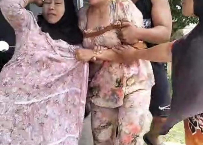 Rumah Ketua BPD Teluk Langkap Diserang Warga
