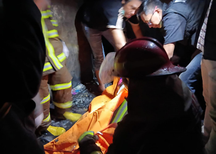 Terjebak di Kamar Mandi Saat Ruko Terbakar, Remaja 15 Tahun Tewas