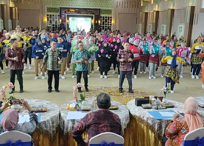 Peringati HUT ke-52 KORPRI, Sri Purwaningsih Buka Lomba Senam Antar OPD