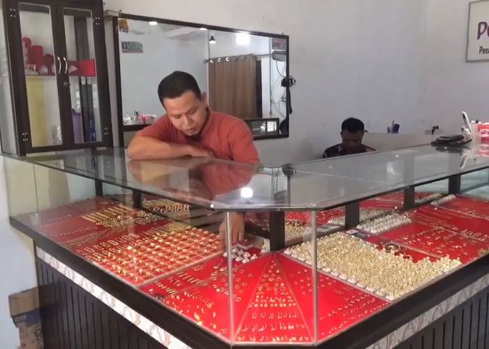 Harga Emas Meroket, Transaksi di Pasar Perhiasan Sengeti Turun Drastis 
