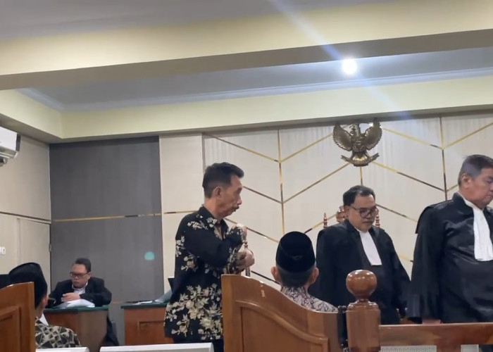Terdakwa Korupsi Tirta Pengabuan Akui Beri Uang ke Pejabat PDAM, JPU Soroti Beda Keterangan