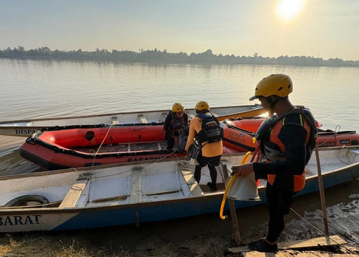 Memasuki Hari Kedua, Tim SAR Perluas Area Pencarian Korban Tenggelam di Sungai Batanghari Jambi