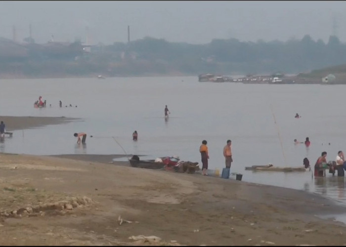 Krisis Air Bersih di Muaro Jambi, Warga Terpaksa Konsumsi Air Sungai Batanghari