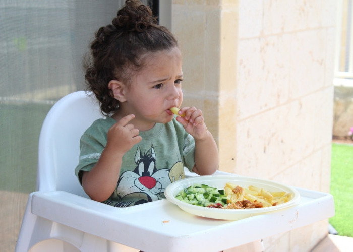 6 Cara Mengatasi Anak Susah Makan Setelah Sakit