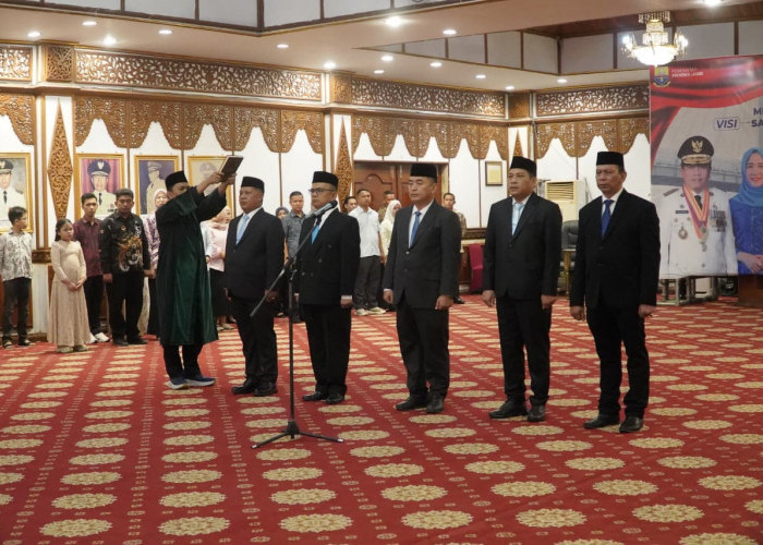 Gubernur Al Haris Lantik 5 Pejabat Pimpinan Tinggi Pratama, Tekankan Penguatan Kinerja Hingga Kekompakan Tim