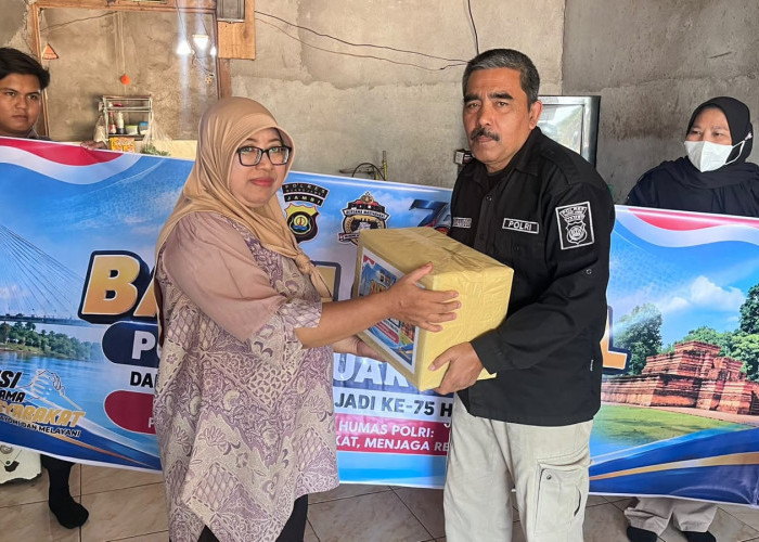 Sambut HUT Humas Polri ke-75, Polres Muaro Jambi Salurkan Bansos untuk Warga
