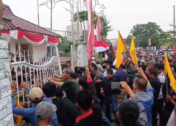 Pelantikan Ketua KONI Provinsi Jambi 2025-2029 Dihadang Aksi Demo