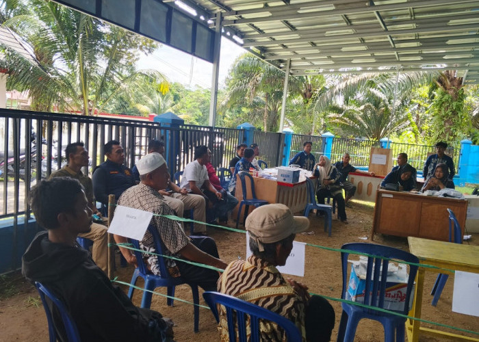 Polsek Muko Muko Bathin VII Amankan Pemilihan Anggota BPD Dusun Suka Jaya Berjalan Lancar
