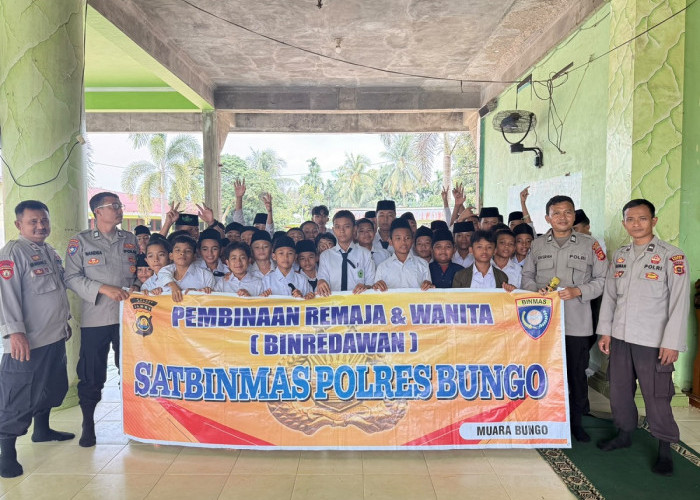 Satbinmas Polres Bungo Bina Santri Ponpes Qiroatul Quran Lewat Program BIN REDAWAN