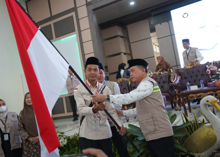 Lepas 442 JCH Kloter BTH 19, Pesan Gubernur Al Haris: Fokus Ibadah Haji, Jangan sia-siakan Perjuangan  