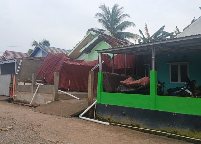 Puluhan Rumah Rusak Diterjang Puting Beliung di Jaluko, Warga Terpaksa Mengungsi