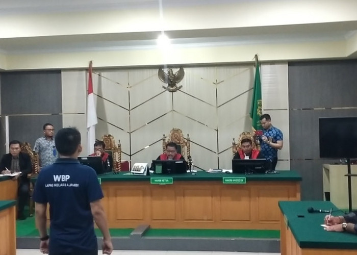 Ko Apek Divonis Hukuman 5 Tahun 6 Bulan Penjara