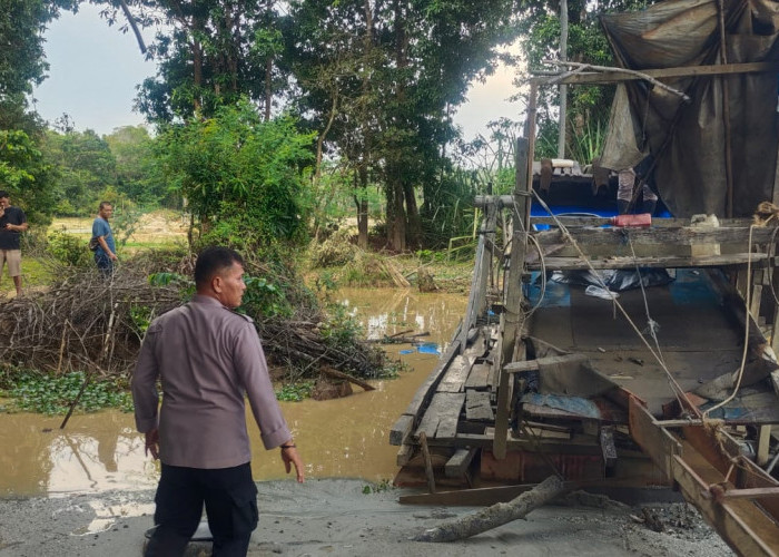 Pelaku Peti Kabur, Peralatan Dompeng Diangkut Polisi