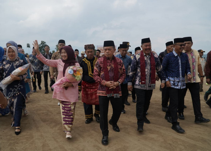 Gubernur Al Haris Harap Kenduri Sko Jadi Pemersatu dan Dorong Perbaikan Sarana Desa