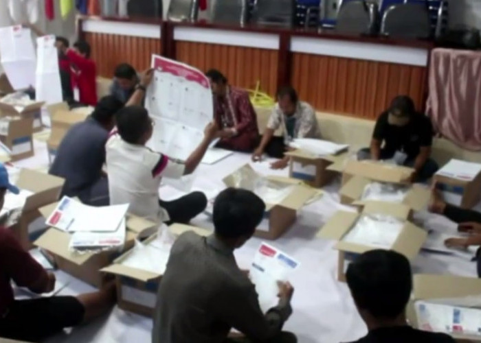 200 Orang Dilibatkan Sortir Lipat Surat Suara Pemilu 2024 di Kabupaten Batanghari