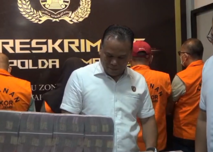 Kasus Korupsi DAK SMK di Disdik  Jambi, Empat Tersangka Dan Barang Bukti  Rp. 8,4 Miliar Diserahkan ke Kejaksa