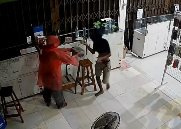 CCTV Ungkap Aksi Pencurian di Konter HP Betara, Satu Pelaku Tertangkap