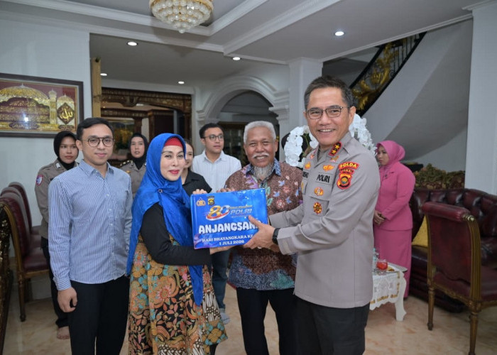 Hari Bhayangkara ke-80, Kapolda Jambi Bersama PJU dan Bhayangkari Gelar Anjangsana ke Purnawirawan Polri 