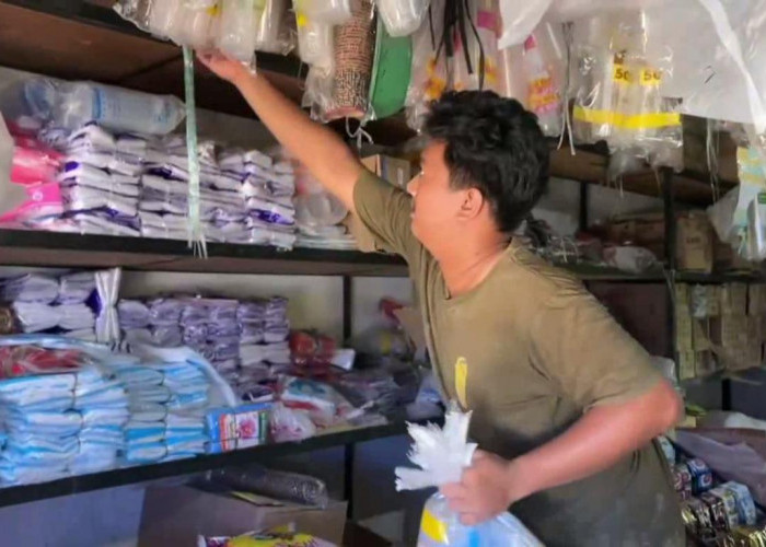 Imbas Konflik Timur Tengah, Harga Jual Plastik di Batang Hari Naik Rp. 60 Ribu Per Kilogram