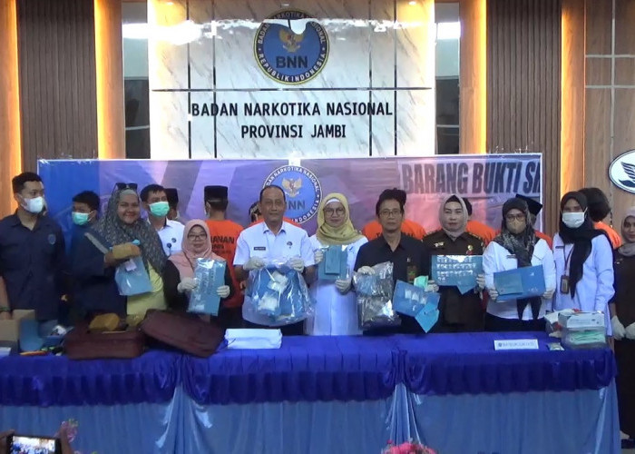 BNNP Jambi Musnahkan 1,1 Kg Sabu dan 8 Kg Ganja