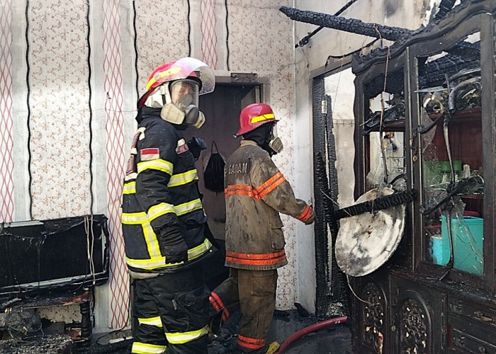 Kebakaran Hebat di Alam Barajo, Rumah Warga Hangus dan Bocah Alami Luka Bakar