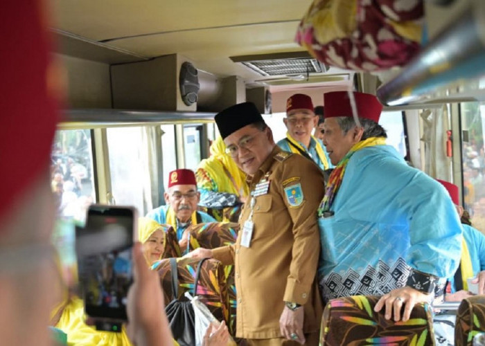 435 Orang Jamaah Calon Haji Asal Kota Jambi Resmi Diberangkatkan