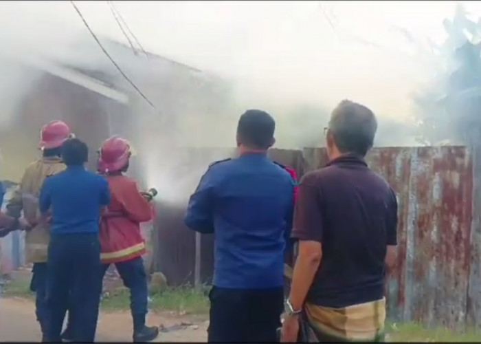 4 Bedeng dan 1 Rumah di Sungai Pinang Terbakar
