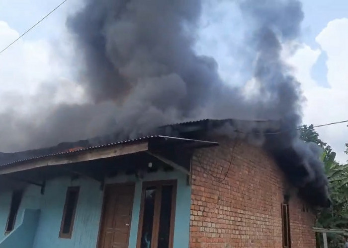 2 Unit Rumah Bedeng Hangus Terbakar Di Kumpeh Ulu