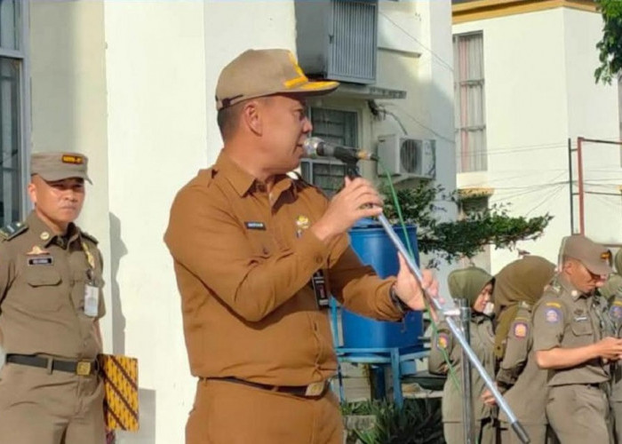Sekda Alpian Pimpin Upacara Gabungan ASN, Soroti Disiplin dan Kemacetan di Lingkungan Pemkot Sungai Penuh
