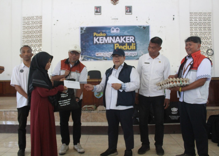 Kemnaker Salurkan Bantuan bagi Warga Terdampak Gempa di Pulau Flores
