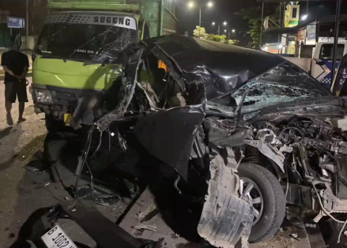 Mobil Xenia Ringsek Ditabrak Truk Batu Bara di Muara Bulian, Sopir Truk Diperiksa Polisi