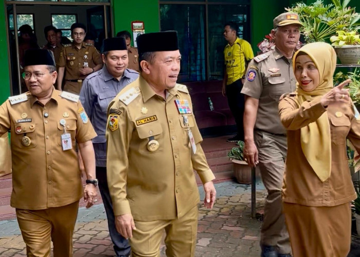 Tekankan Pemerataan Mutu Pendidikan. Gubernur Al Haris Tinjau Pelaksanaan TKA SMP di Kota Jambi