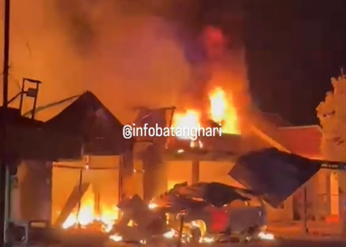 Rumah Warga di Batin XXIV Terbakar, Dua Unit Mobil Ikut Hangus