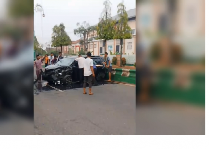 Kecelakaan Di Muara Bulian Sigra Tabrak Truk Fuso Yang Pakir Di Badan Jalan