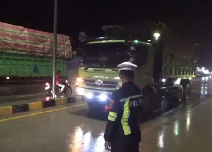 Satlantas Polres Muaro Jambi Razia Kendaraan ODOL Di Gerbang Tol Muaro Sebapo