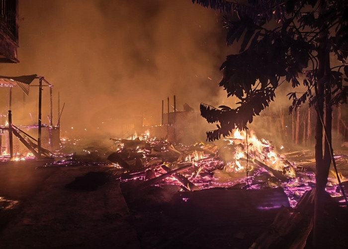 Kebakaran Hebat di Dusun Buat Bungo, 14 Rumah Hangus dan Rata dengan Tanah
